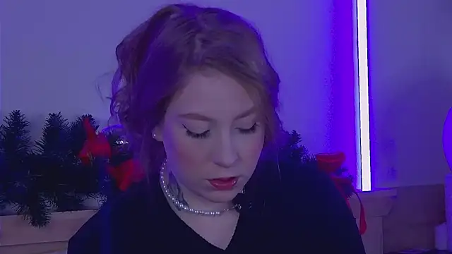 Snapshot of MiaEuphoria_ chatting on December 17, 2025, 3:34 am MiaEuphoria online show from December 17, 2025, 3:34 am