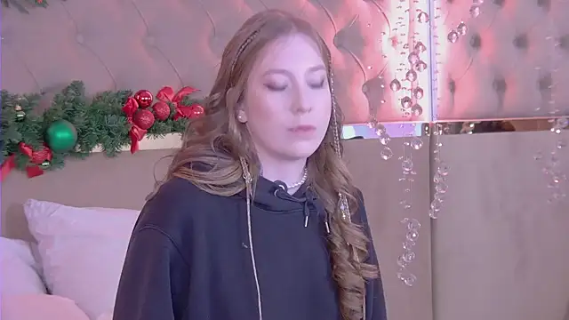 Snapshot of MiaEuphoria_ chatting on December 22, 2025, 4:20 am MiaEuphoria online show from December 22, 2025, 4:20 am