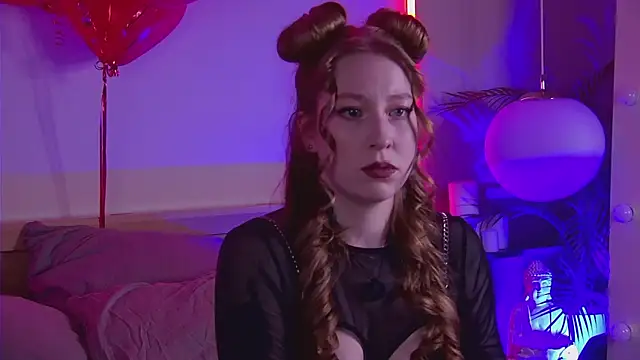 Snapshot of MiaEuphoria_ chatting on February 18, 2026, 4:19 am MiaEuphoria online show from February 18, 2026, 4:19 am