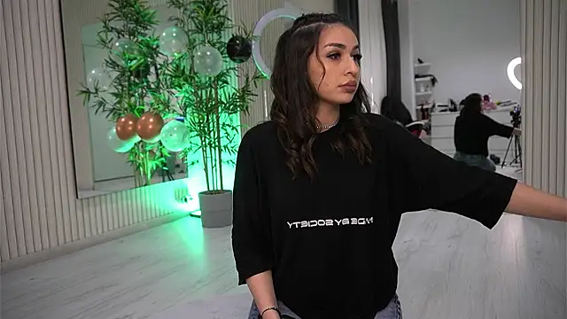 EmmaBlanco online show from November 8, 2025, 8:29 pm