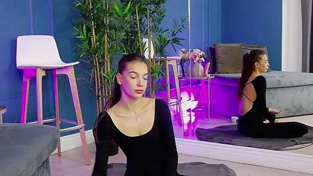 Snapshot of KimmDaviss chatting on November 5, 2025, 9:20 am KimmDaviss online show from November 5, 2025, 9:20 am