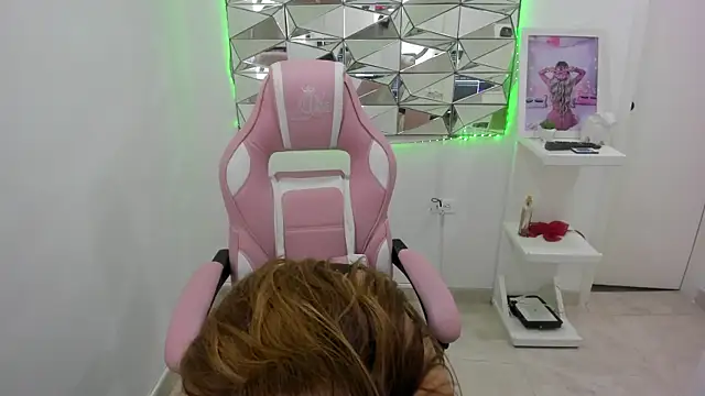 camixxx m online show from September 19, 2025, 1:34 pm