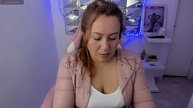 camixxx m online show from September 30, 2025, 1:27 pm