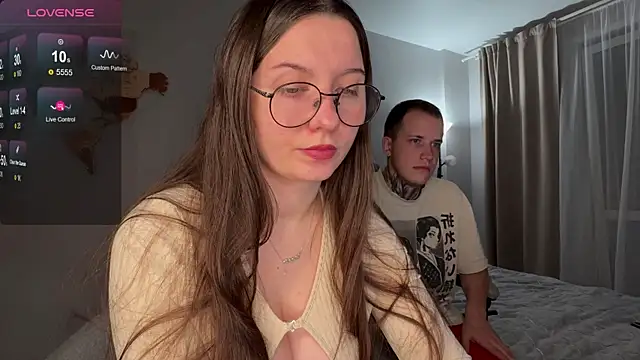 wwow meow online show from October 4, 2025, 3:21 pm