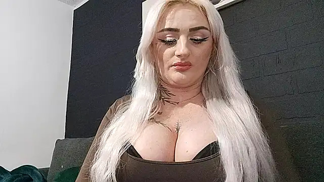 AnastasiaLips online show from April 15, 2026, 8:20 pm