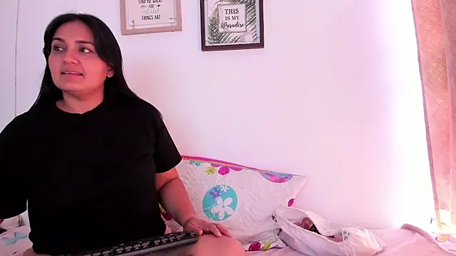 selena jhonson online show from November 17, 2025, 2:01 pm