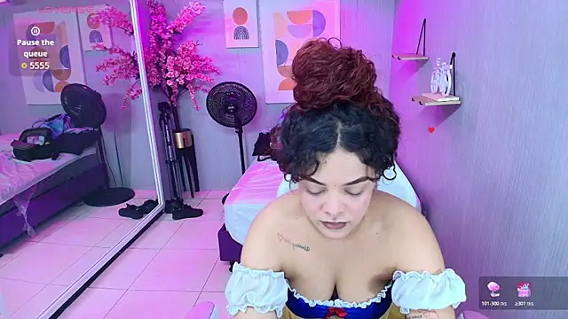 Maggy t18 online show from April 18, 2026, 3:32 am