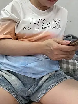 PhuongNhi21 online show from October 16, 2025, 2:40 pm