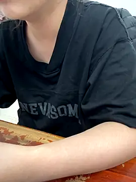 PhuongNhi21 online show from November 15, 2025, 1:40 pm