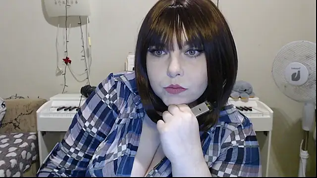 -heartsease- online show from November 14, 2025, 4:17 pm