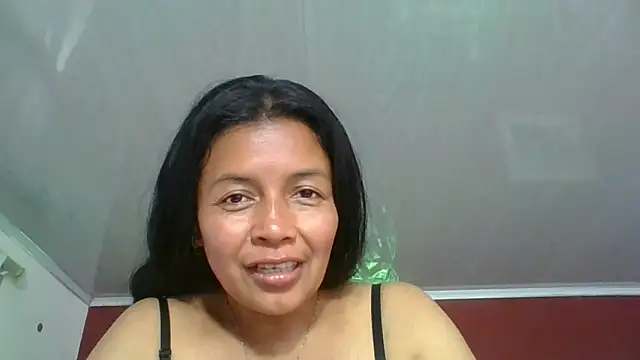 DianaOchoa  online show from October 21, 2025, 7:47 pm