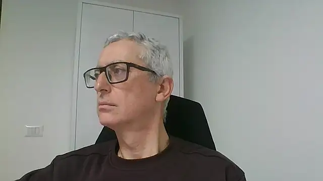 Snapshot of Sensor2000 chatting on January 10, 2026, 11:45 am Sensor2000 online show from January 10, 2026, 11:45 am