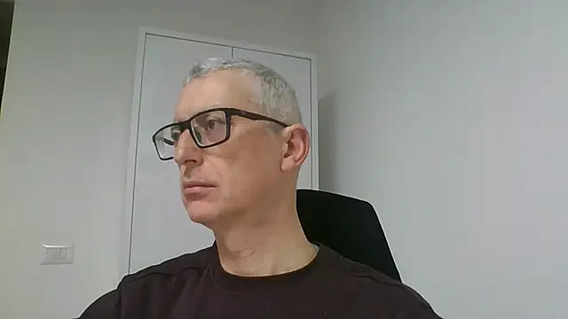 Snapshot of Sensor2000 chatting on January 19, 2026, 8:18 am Sensor2000 online show from January 19, 2026, 8:18 am