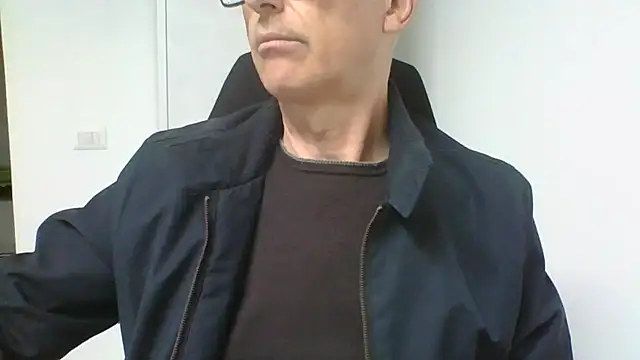 Snapshot of Sensor2000 chatting on March 4, 2026, 11:16 am Sensor2000 online show from March 4, 2026, 11:16 am