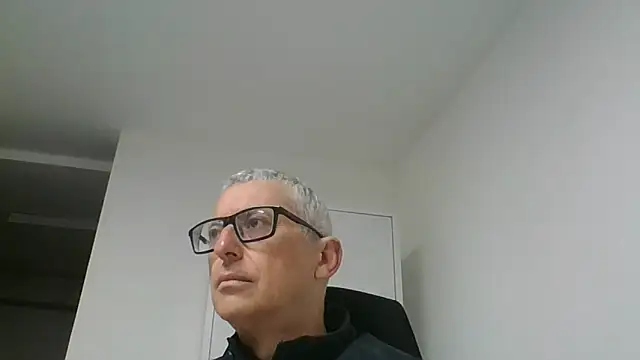 Snapshot of Sensor2000 chatting on March 6, 2026, 8:55 am Sensor2000 online show from March 6, 2026, 8:55 am