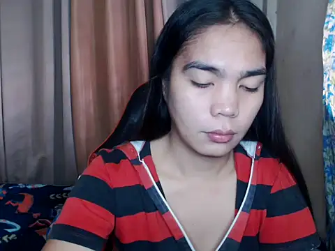 Snapshot of Simple_Martina chatting on October 6, 2025, 1:25 am Simple Martina online show from October 6, 2025, 1:25 am