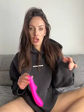 goodgirldevil online show from June 16, 2026, 9:45 am