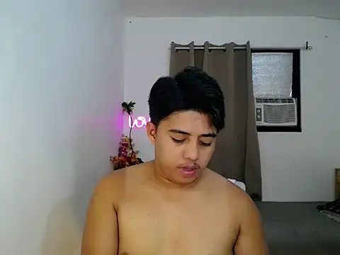 Hugecock2hundle intown online show from November 25, 2025, 12:05 pm