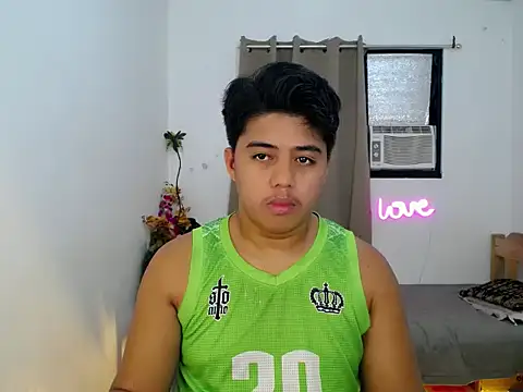 Hugecock2hundle intown online show from November 28, 2025, 7:33 am