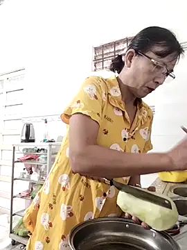 Tina 2pp online show from December 3, 2025, 1:02 am