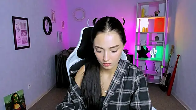 miki-niki online show from September 10, 2025, 5:35 pm