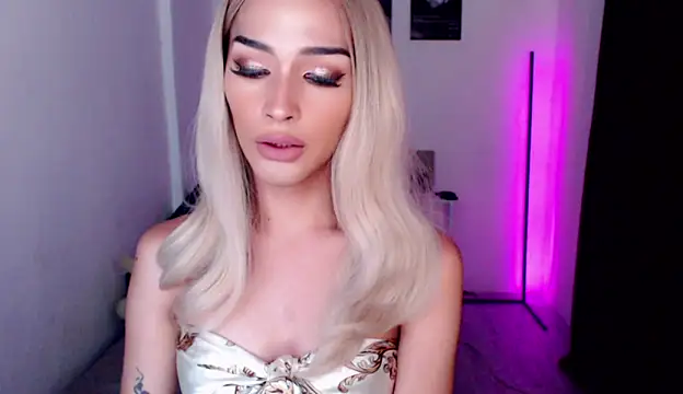 Alicegreenexx online show from April 13, 2026, 11:10 pm