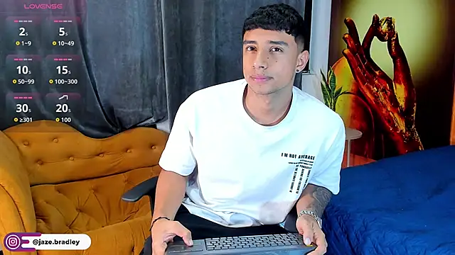 jaze bradley online show from October 14, 2025, 11:33 am