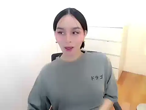 holly tabby online show from September 12, 2025, 8:31 pm