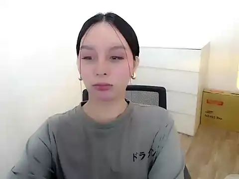 holly tabby online show from November 16, 2025, 7:30 pm