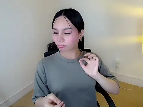 holly tabby online show from February 1, 2026, 10:19 pm