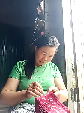 jienrrr online show from September 18, 2025, 5:09 am