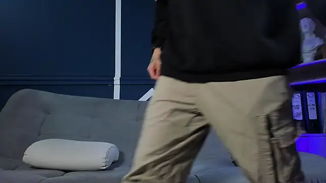 etham wolf  online show from September 11, 2025, 12:05 pm