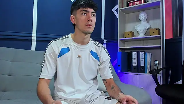 etham wolf  online show from October 4, 2025, 12:14 pm