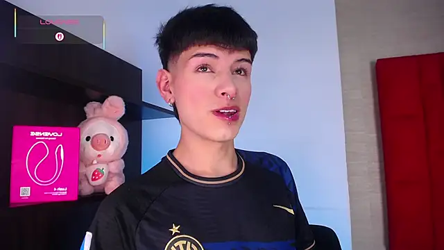 Ezra Storm online show from December 23, 2025, 5:49 am