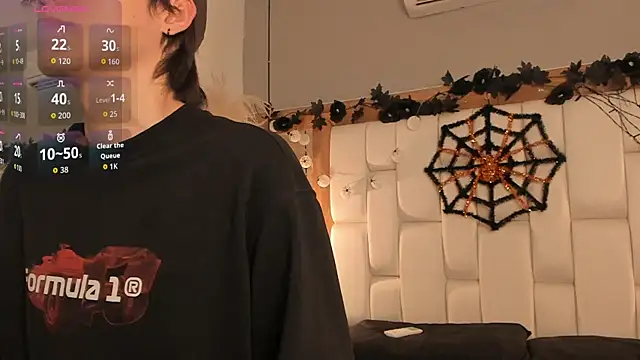 Daphne And Roger online show from October 22, 2025, 11:21 am