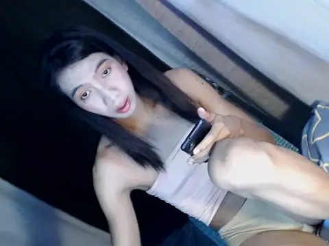 Snapshot of xyourdreamtrans chatting on October 3, 2025, 6:32 am xyourdreamtrans online show from October 3, 2025, 6:32 am