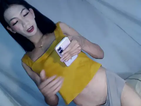 Snapshot of xyourdreamtrans chatting on December 3, 2025, 1:57 am xyourdreamtrans online show from December 3, 2025, 1:57 am