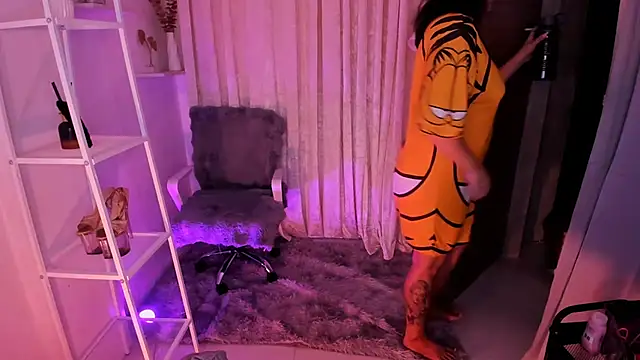 MS VALERIA online show from October 11, 2025, 5:50 am