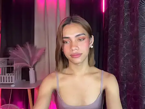 Lovelynikki03 online show from October 14, 2025, 6:31 pm