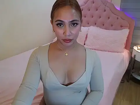 Snapshot of ur_seductivelaura chatting on December 20, 2025, 7:48 am ur seductivelaura online show from December 20, 2025, 7:48 am