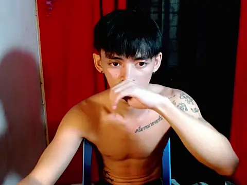 Snapshot of urhunky_boy chatting on May 13, 2026, 2:20 am urhunky boy online show from May 13, 2026, 2:20 am