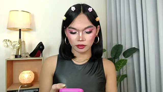 Snapshot of miyaa_Moore chatting on November 12, 2025, 9:53 am miyaa Moore online show from November 12, 2025, 9:53 am