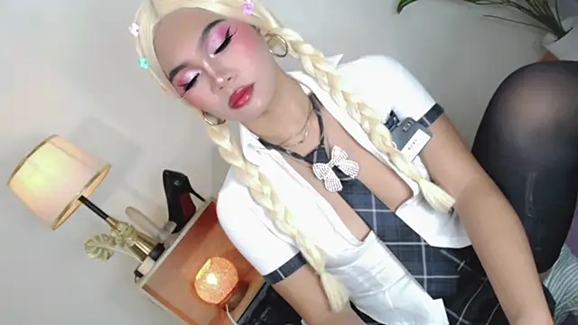 Snapshot of miyaa_Moore chatting on November 17, 2025, 5:30 pm miyaa Moore online show from November 17, 2025, 5:30 pm