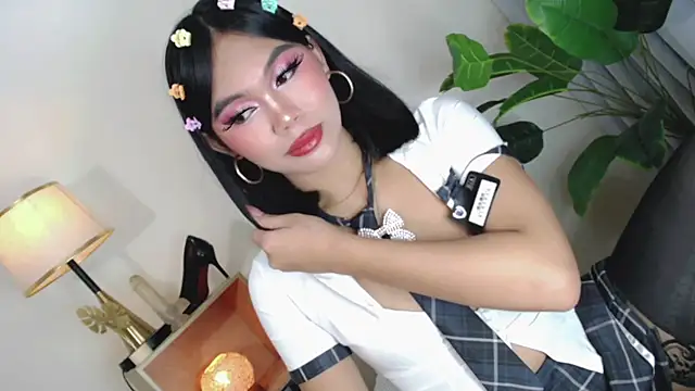 Snapshot of miyaa_Moore chatting on November 18, 2025, 5:17 pm miyaa Moore online show from November 18, 2025, 5:17 pm