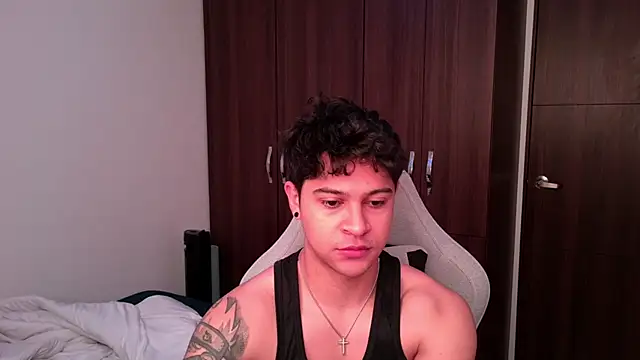 domsantiago  online show from October 2, 2025, 2:57 pm