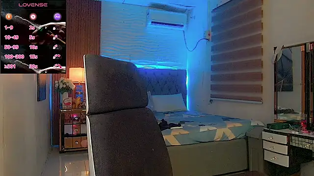 Paulalu95 online show from April 13, 2026, 7:19 pm