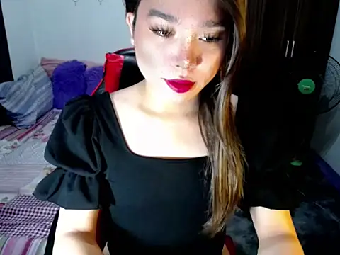 Urassiansweetcummer online show from October 7, 2025, 1:47 am