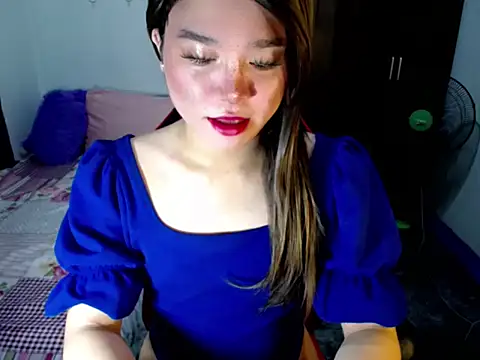 Urassiansweetcummer online show from October 13, 2025, 2:22 am