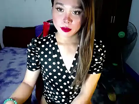 Urassiansweetcummer online show from November 10, 2025, 2:10 am