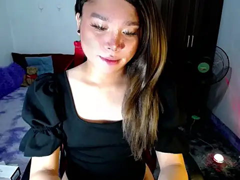 Urassiansweetcummer online show from April 16, 2026, 5:58 pm